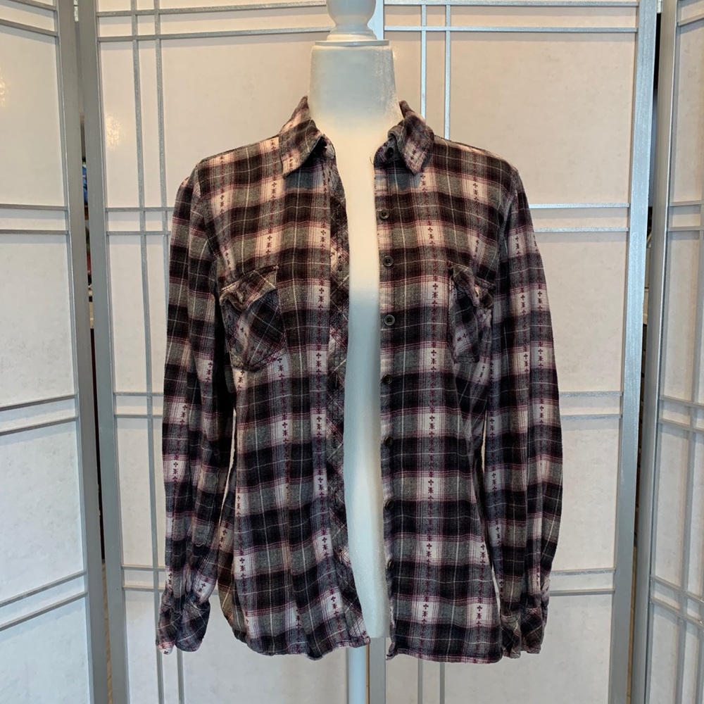 Flannel shirt. Light weight. Soft. Size L